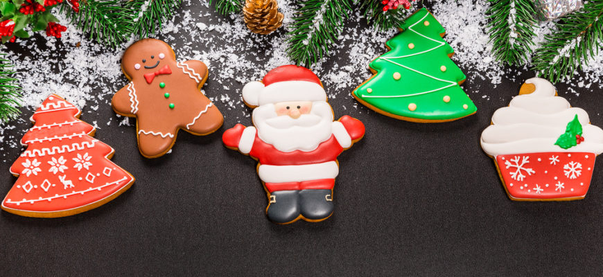 Christmas,Cookies,With,Cone,And,Fir,Festive,Decoration,With,Snow.